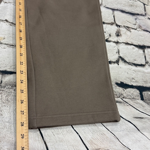 NWT Aritzia Sweatfleece Cozy Fleece Mega Cargo Sweatpant in Taupe Size M NEW - Picture 4 of 10